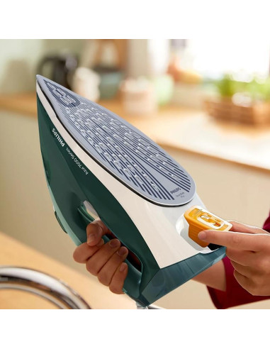 PHILIPS Парна ютия Series 7000 50g/min 250g парен удар 2800W SteamGlide Plus зелен